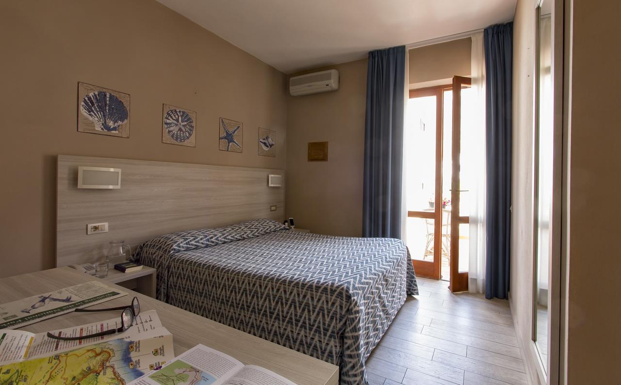 Hotel Corallo ポモンテ エクステリア 写真